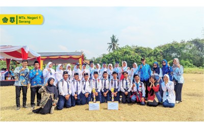 MTsN 1 Serang Juara Lomba Gerak Jalan di HUT RI Ke 79